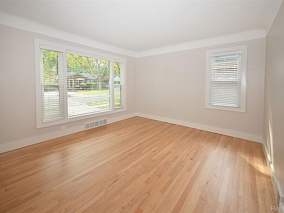 4th image of 1526 E Melton Rd
