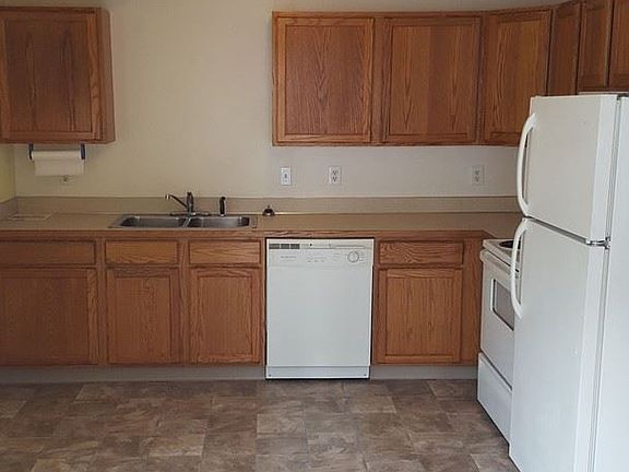 2nd image of 153 Pacific Ct