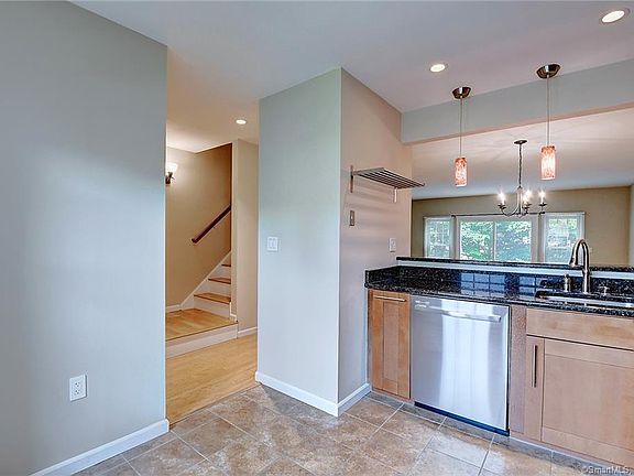 4th image of 28 Newberry Ln #28