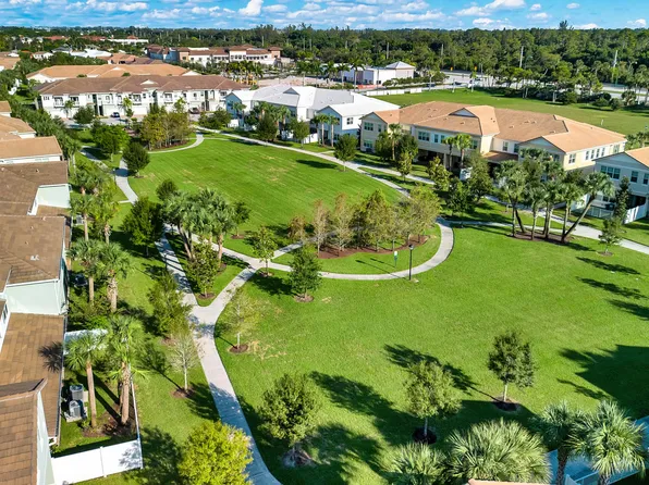 94 Palm Ln, Royal Palm Beach, FL 33411