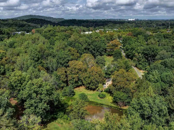 1366 Forest View Rd, Charlottesville, VA 22902