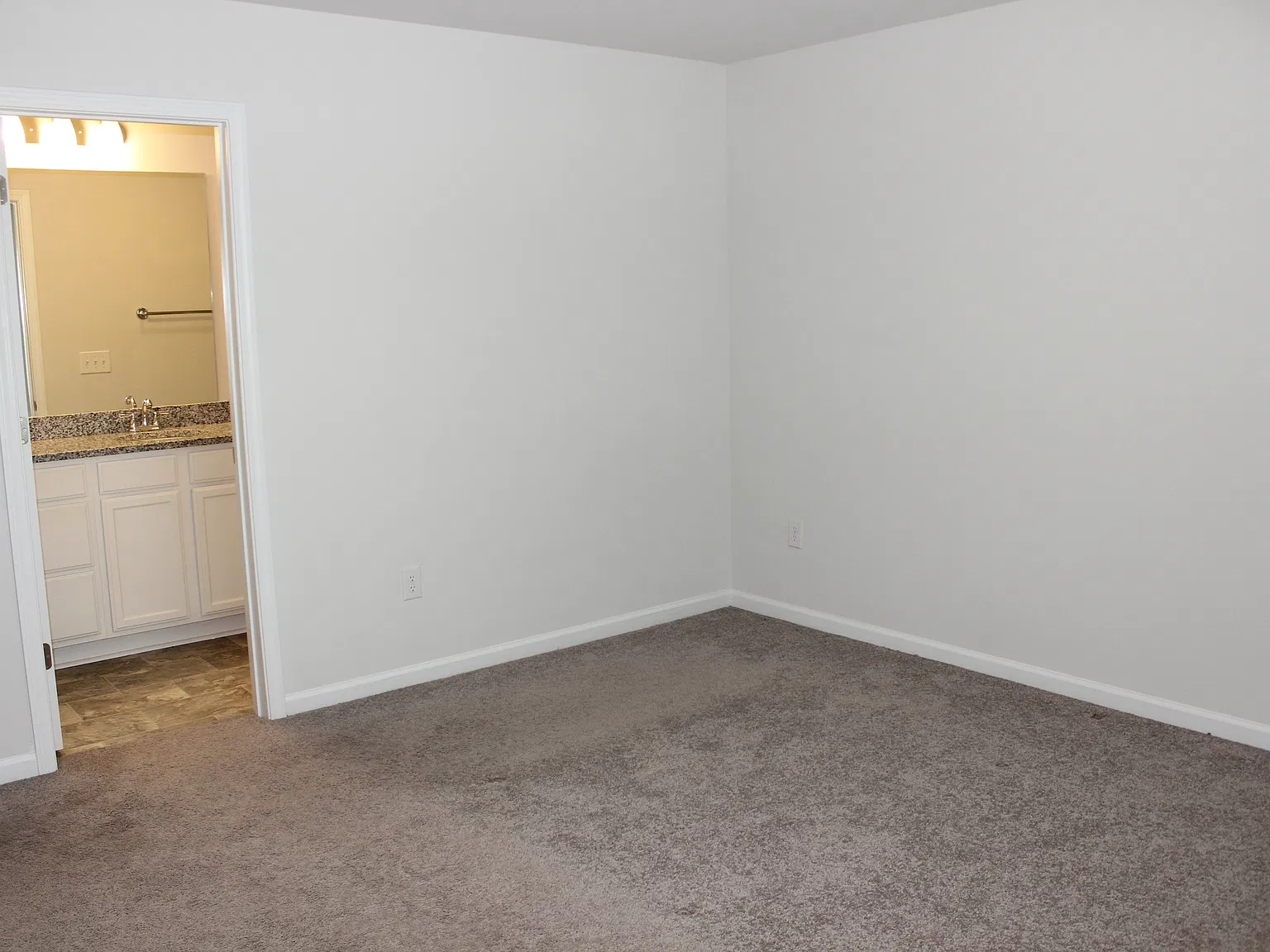 15 Apricot Lane - 1 — Photo 4