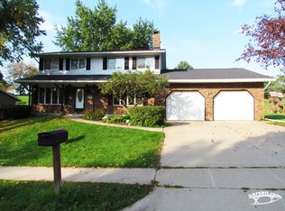 3045 Olde Country Ln, Dubuque, IA 52001