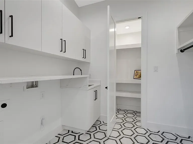 3720 Fairfax Ave — Photo 14