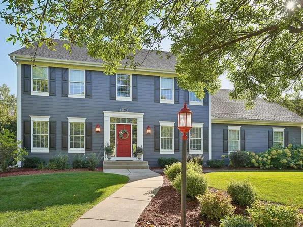 3245 Caswell Ln, Woodbury, MN 55129