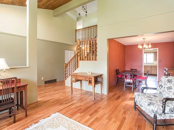 5th image of 10139 Lawson Dr