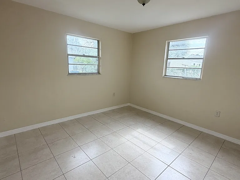 2107 Washington St NE #C — Photo 5