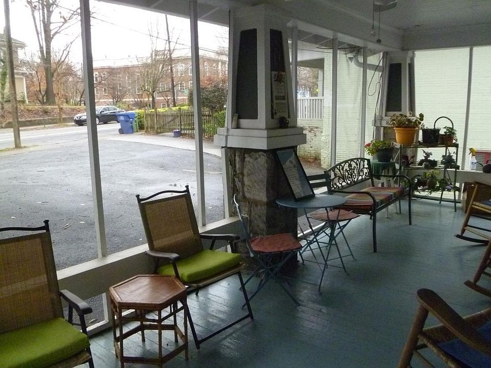 Screened-in porch