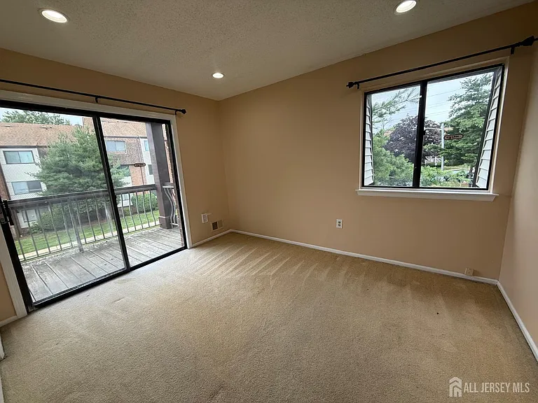 1302 Edison Glen Ter — Photo 20