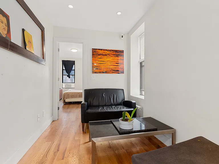 360 W 47th St #2B — Photo 2