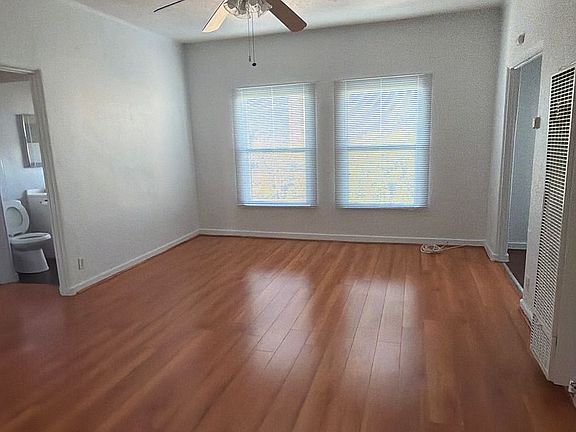 5th image of 209 W Elk Ave APT 19