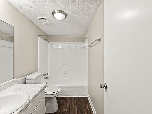 18-MX0A9988-Bathroom