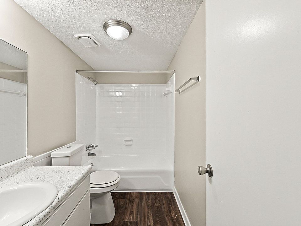18-MX0A9988-Bathroom