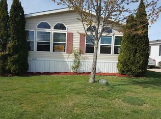 24706 Canyon Cir, Flat Rock, MI