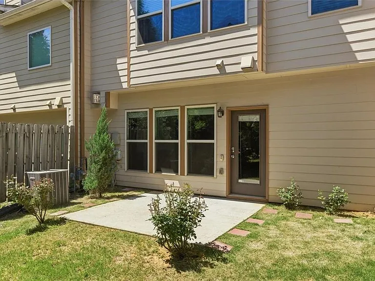 13459 Gardiner Ln — Photo 47