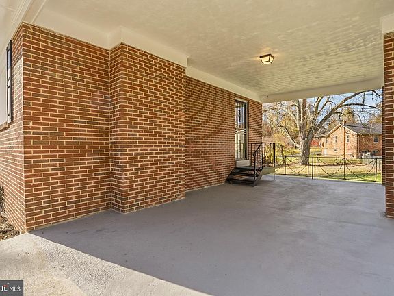 3rd image of 1802 Clayton Dr