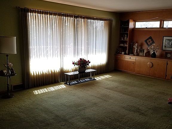 Living-Large window to deck