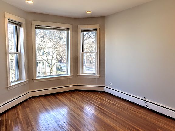 3rd image of 5138 N Claremont Ave