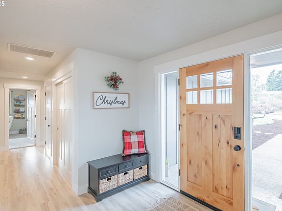 5th image of 2164 37th Ave NW