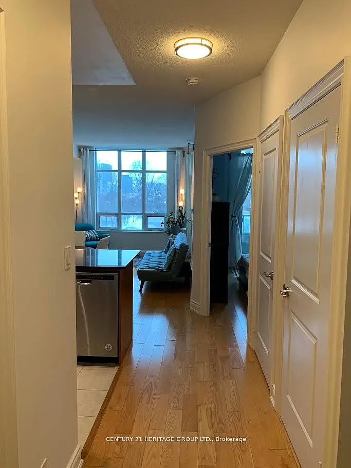 10 Bloorview Pl — Photo 2