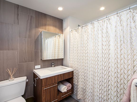 4th image of 1127 Willoughby Ave #7D