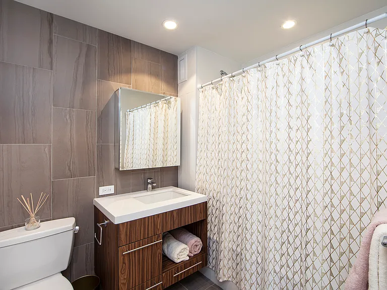 1127 Willoughby Ave #7D — Photo 4