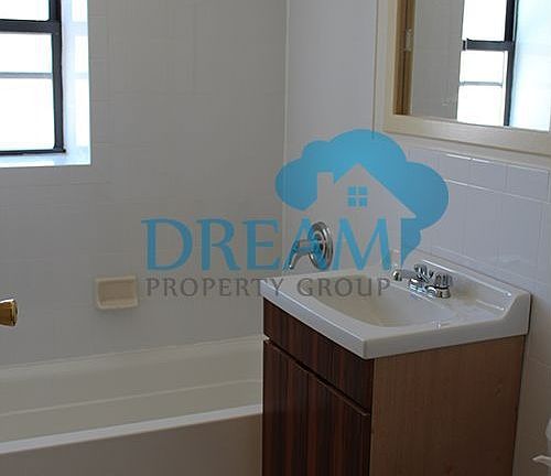 4th image of 3714 32nd St