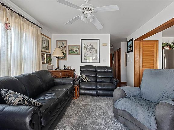 3rd image of 28 Linden Ln