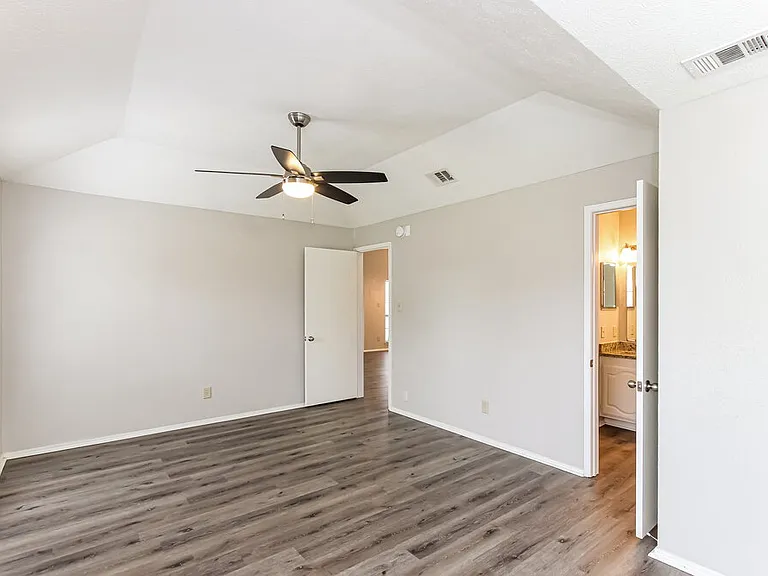 1435 Colborne Dr — Photo 11
