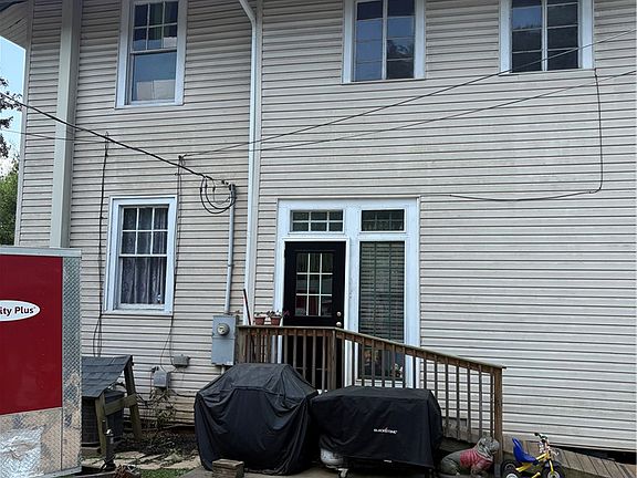 4th image of 903 E River St