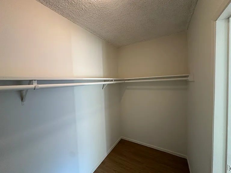 Walk-in closet (bedroom)