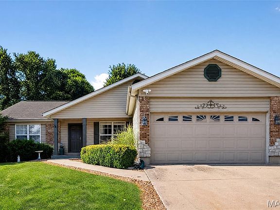 2nd image of 11 Eagle Chase Ct