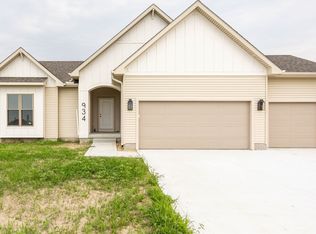 934 Wild Oak Dr, Huxley, IA 50124
