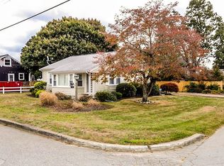34 Meadow Ln, Acushnet, MA 02743