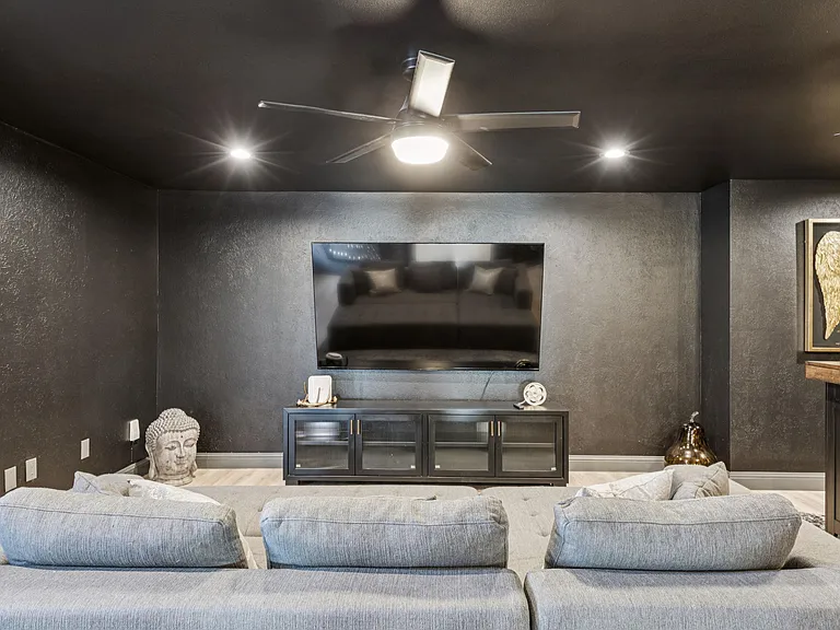 2833 Meadowbrook Dr — Photo 10