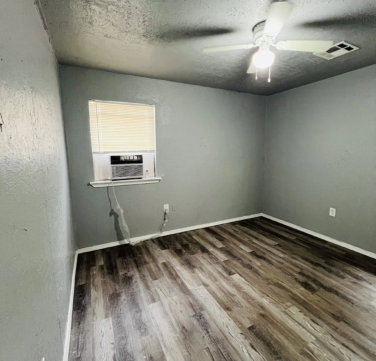 3 bed, 1.0 bath, $875 — Photo 4