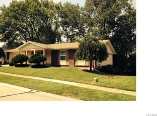 2369 Outlook Dr, Saint Louis, MO 63136