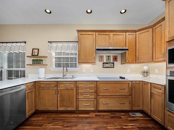 3rd image of 7024 Red Apple Rd