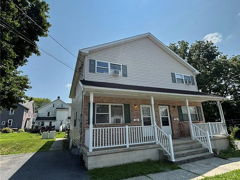 127 S Pine St — Photo 1