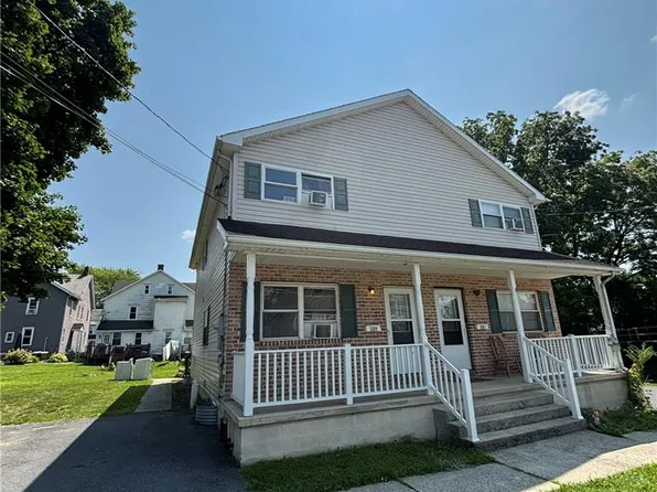 127 S Pine St, Nazareth, PA 18064