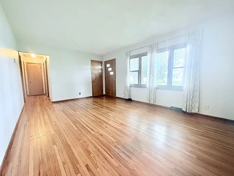 1205 Dorothy Dr — Photo 2