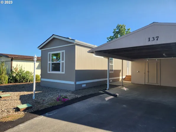 450 SE Lacreole Dr, Junction City, OR 97448