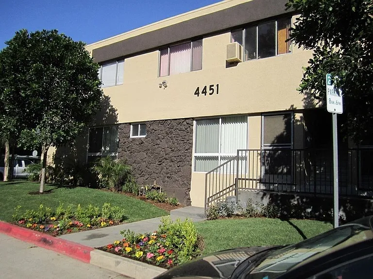 4451 Lakeside Dr #B — Photo 4