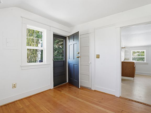 5th image of 3504 SE Sherman St