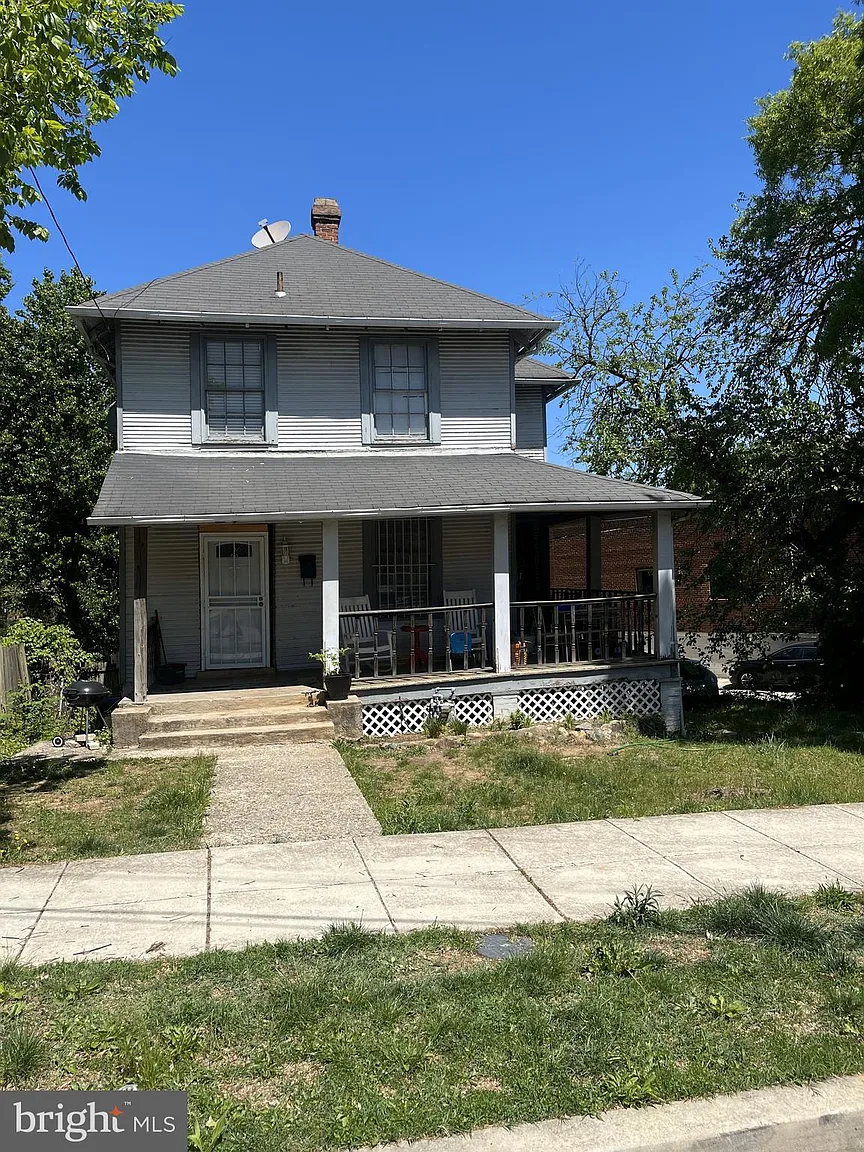 2416 Evarts St NE photo 1
