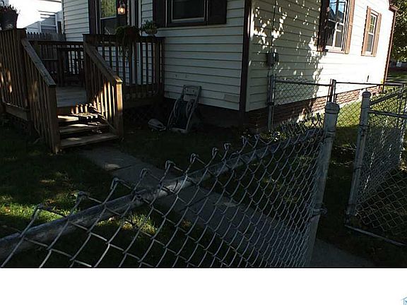 3rd image of 801 Oakdale Ave