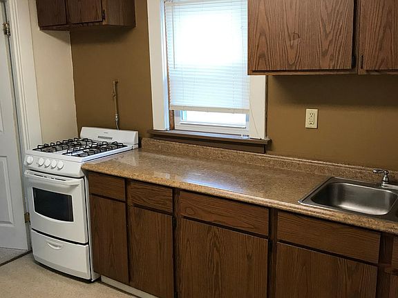 2nd image of 307 Walnut St APT 6
