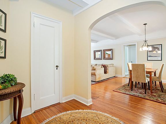 5th image of 339 E 58th St APT 5A