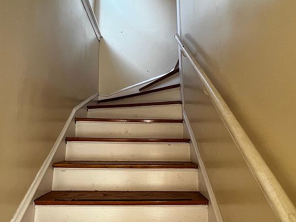 3rd image of 1907 Harvey Ave Unit 2