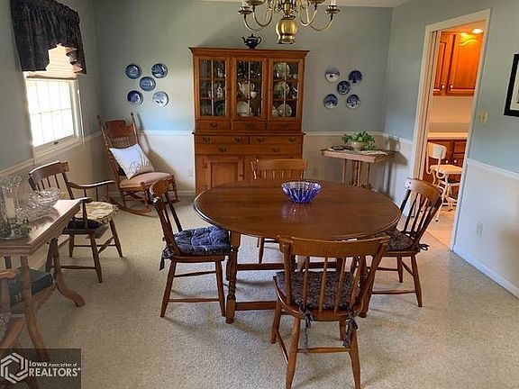3rd image of 713 Emerald Dr
